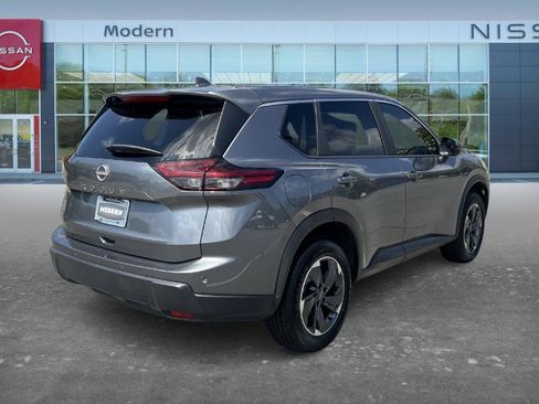 Certified 2025 Nissan Rogue SV FWD image 5
