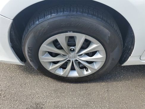 Used 2017 Toyota Camry LE image 6