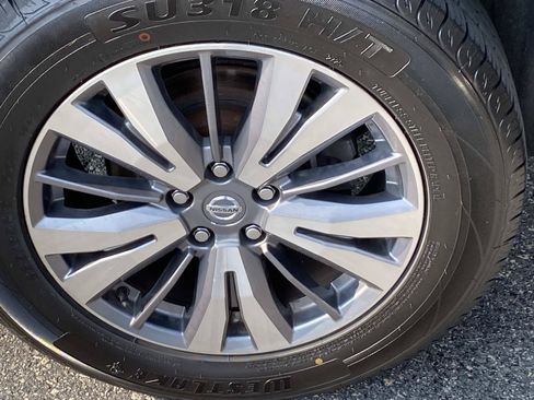 Used 2020 Nissan Pathfinder S AWD/4WD image 23