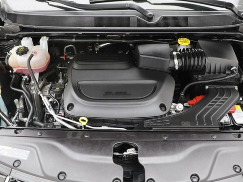 Used 2025 Chrysler Pacifica Select FWD image 24