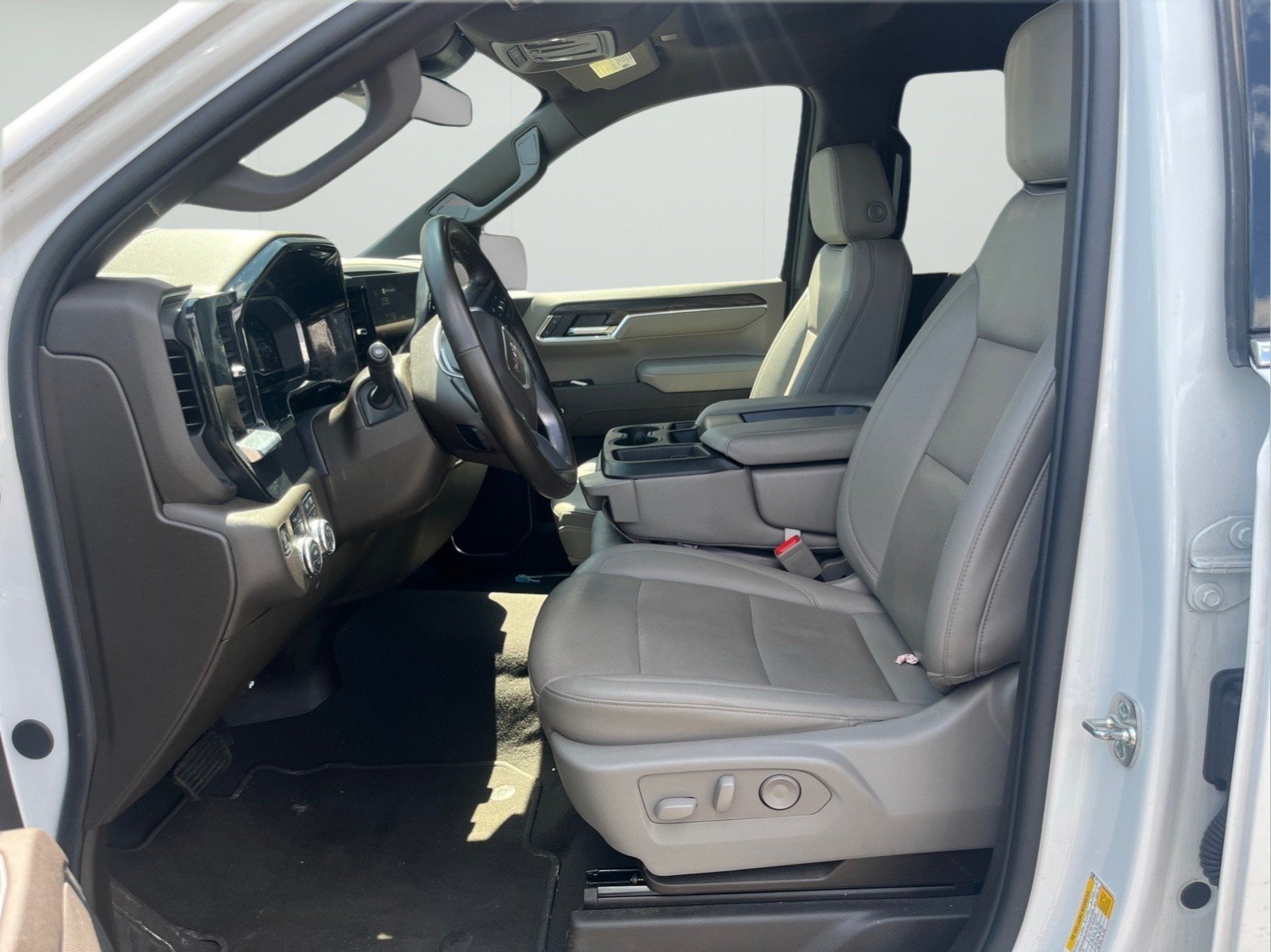 Used 2025 GMC Sierra 1500 SLT AWD/4WD image 16