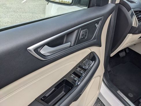 Used 2019 Ford Edge Titanium image 23