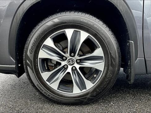 Used 2024 Toyota Highlander XLE image 7