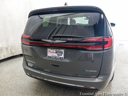 Used 2022 Chrysler Pacifica Touring-L FWD image 7