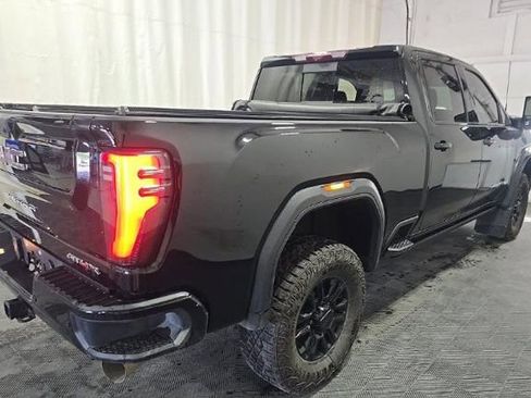 Used 2025 GMC Sierra 2500 AT4X AWD/4WD image 3