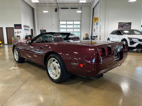 Used 1993 Chevrolet Corvette Convertible RWD image 3