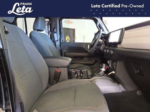 Used 2024 Jeep Wrangler Unlimited Sahara w/ Technology Group AWD/4WD image 18