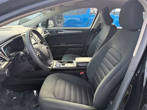 Certified 2017 Ford Fusion SE w/ Fusion SE Technology Package image 6