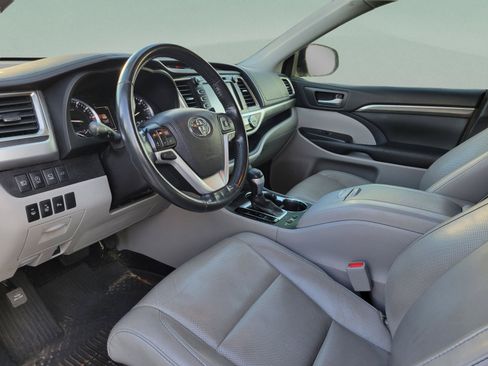 Used 2018 Toyota Highlander Limited Platinum FWD image 15