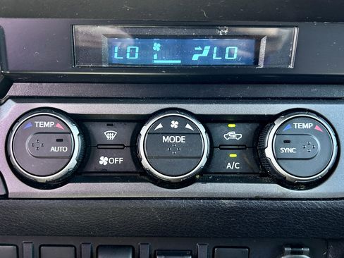 Used 2021 Toyota Tacoma TRD Off-Road image 30