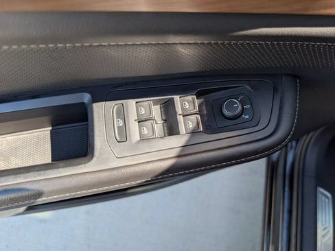 Used 2025 Volkswagen Atlas SE FWD image 19