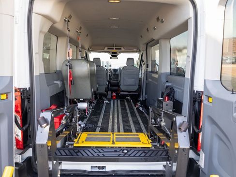 Used 2018 Ford Transit 150 XL image 18