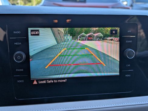 Used 2025 Volkswagen Taos SE image 23