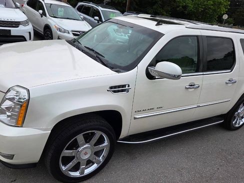 Used 2010 Cadillac Escalade ESV Luxury AWD/4WD image 5