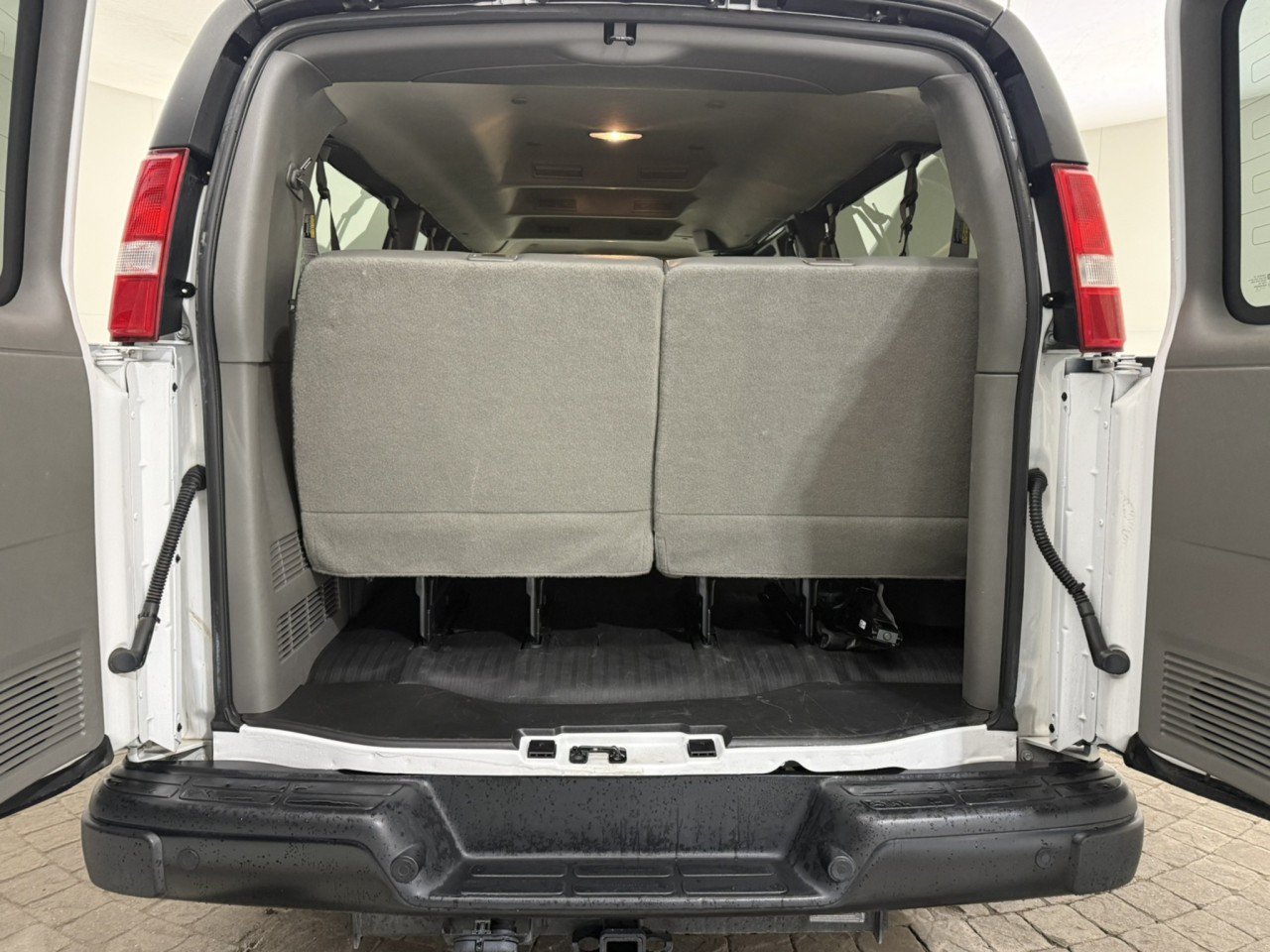 Used 2024 Chevrolet Express 3500 LS RWD image 7