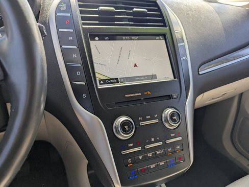 Used 2019 Lincoln MKC Reserve w/ MKC Climate Package AWD/4WD image 9