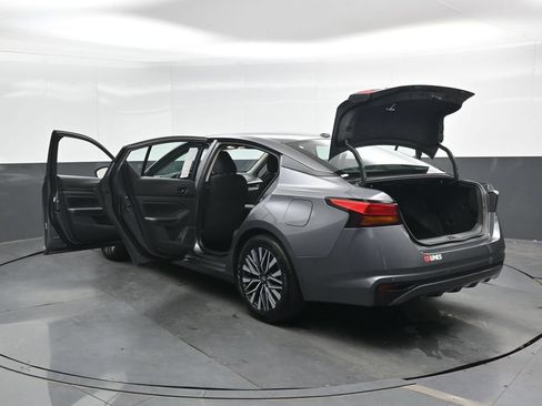 Used 2025 Nissan Altima 2.5 SV FWD image 47
