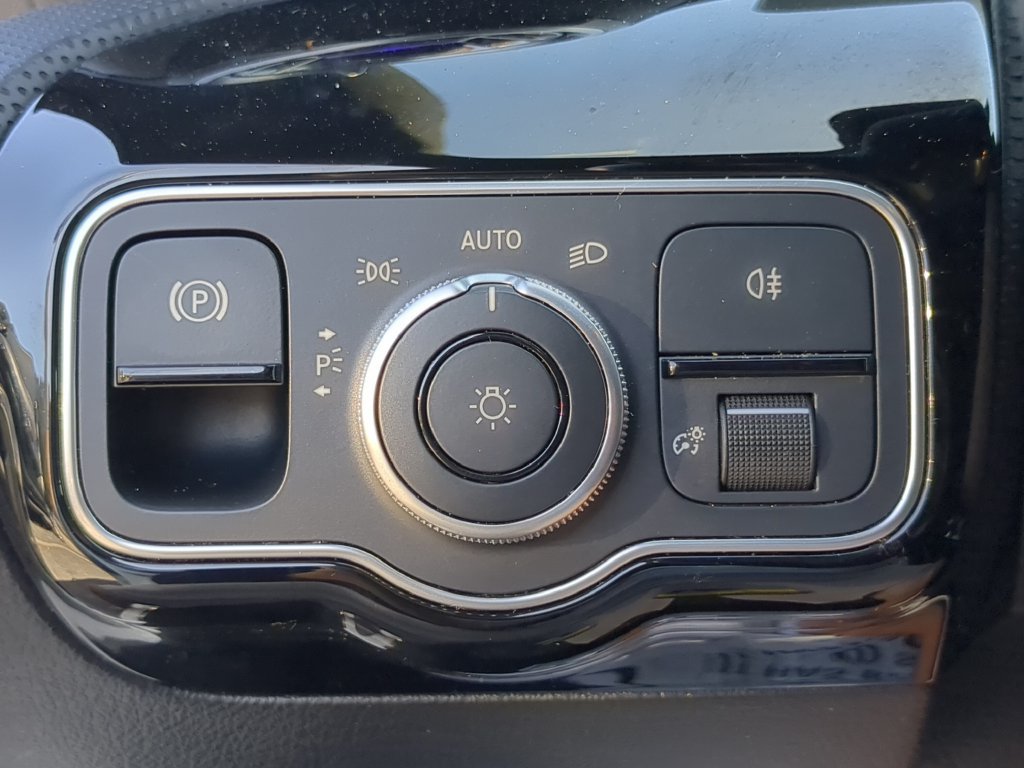 Used 2023 Mercedes-Benz CLA 250 w/ Premium Package image 29