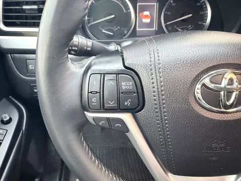 Used 2019 Toyota Highlander XLE image 18