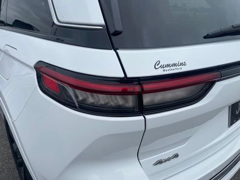 Used 2023 Jeep Grand Cherokee Overland image 11