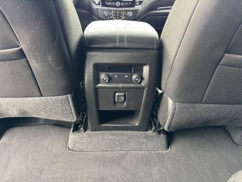 Used 2023 Chevrolet Traverse LT image 30