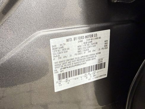 Certified 2024 Ford Edge SE w/ Black Appearance Package image 25