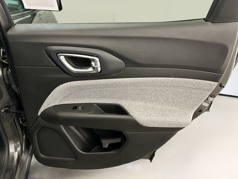 Used 2022 Jeep Compass Latitude image 30