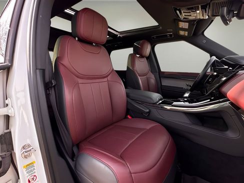 Used 2025 Land Rover Range Rover Sport Dynamic SE image 28