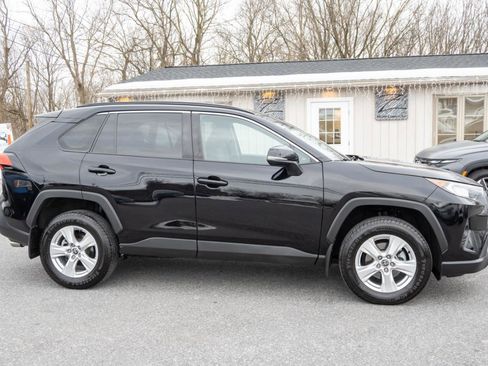 Used 2021 Toyota RAV4 XLE w/ Convenience Package image 12