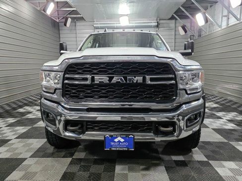 Used 2020 RAM 5500 Tradesman w/ Chrome Appearance Group image 3