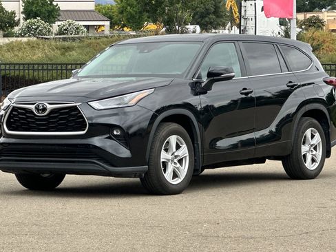 Certified 2024 Toyota Highlander LE image 9