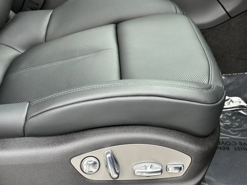 Certified 2026 Porsche Macan AWD/4WD image 12