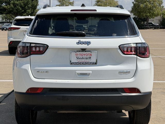 Used 2024 Jeep Compass Latitude AWD/4WD image 5
