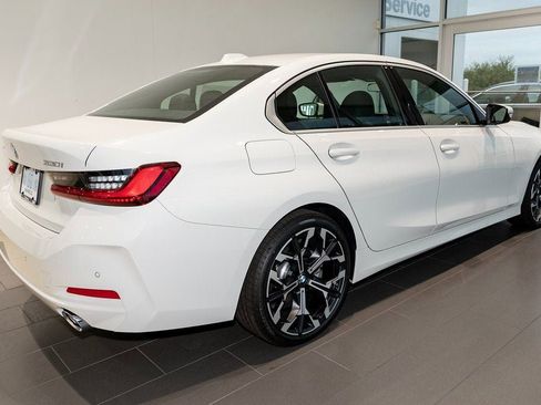 Used 2025 BMW 330i xDrive Sedan w/ Convenience Package AWD/4WD image 5
