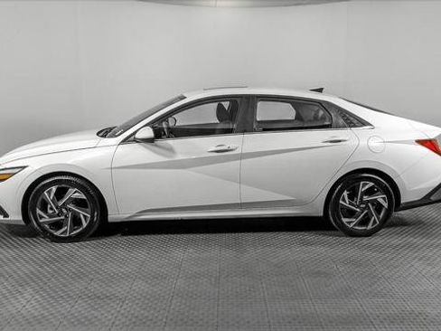 Used 2024 Hyundai Elantra SEL w/ Convenience Package FWD image 3