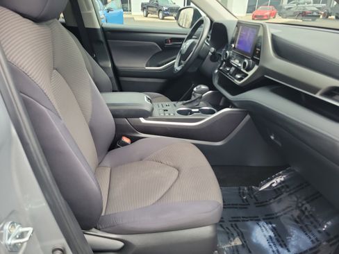 Certified 2024 Toyota Highlander LE image 31