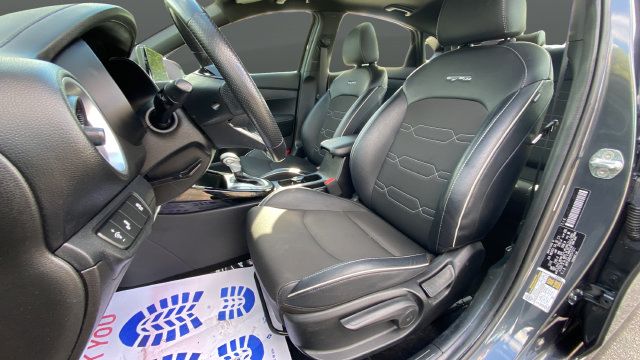 Used 2023 Kia Forte GT-Line w/ GT-Line Premium Package FWD image 9