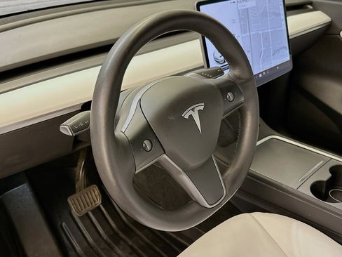 Used 2021 Tesla Model Y Long Range AWD/4WD image 17