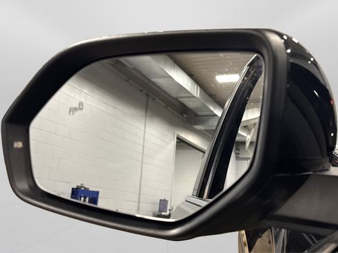 Used 2025 Volkswagen Atlas SE image 14