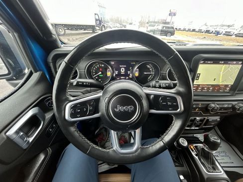 Used 2022 Jeep Wrangler Unlimited Sahara w/ Cold Weather Group image 11