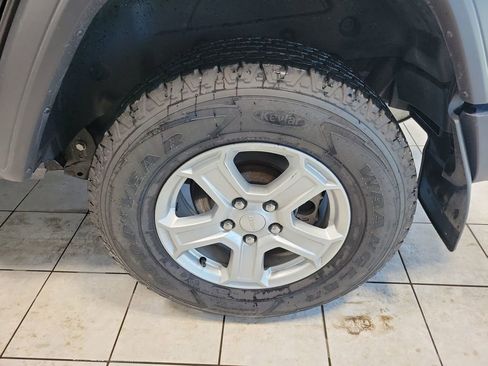 Used 2021 Jeep Wrangler Unlimited Sport AWD/4WD image 7