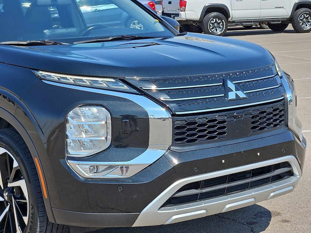Used 2024 Mitsubishi Outlander AWD image 7