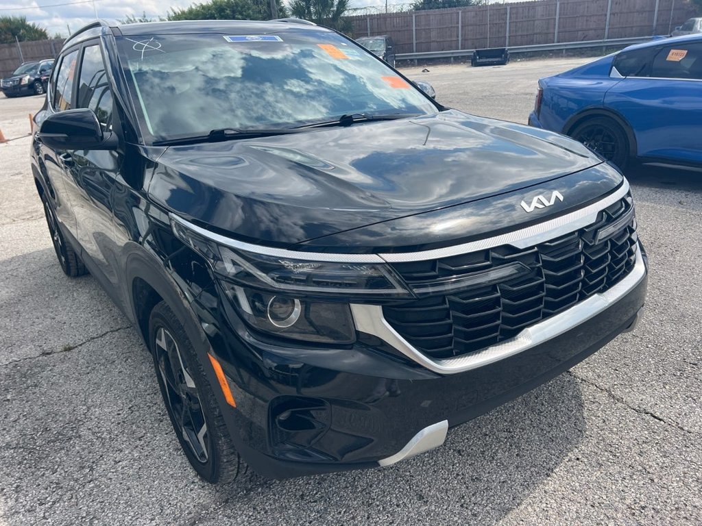 Used 2024 Kia Seltos EX FWD image 2