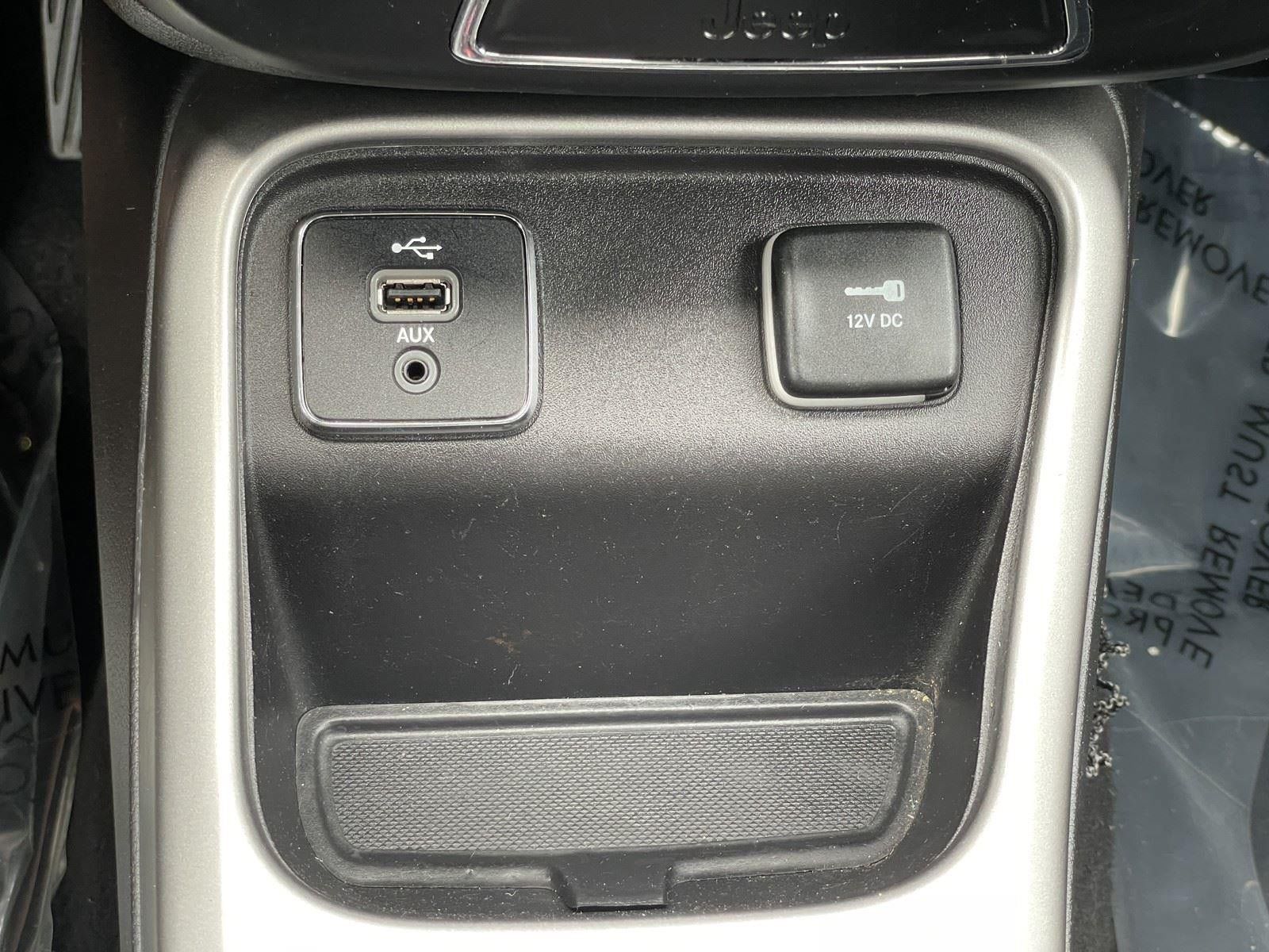 Used 2018 Jeep Compass Latitude FWD image 27