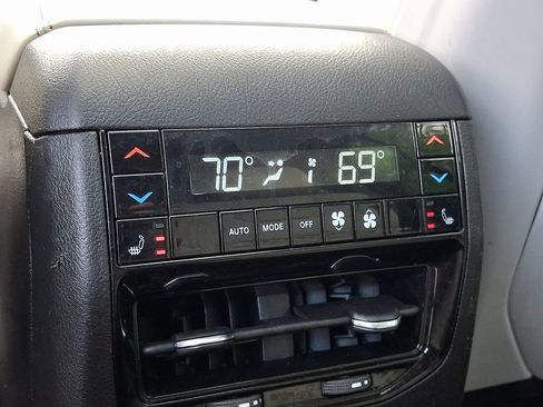 Used 2021 Jeep Grand Cherokee L Overland w/ Luxury Tech Group IV AWD/4WD image 12