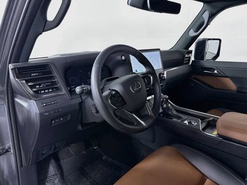Used 2025 Lexus GX 550 w/ Accessory Package (Z1) AWD/4WD image 9