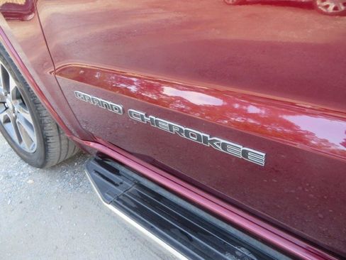 Used 2017 Jeep Grand Cherokee Overland AWD/4WD image 10