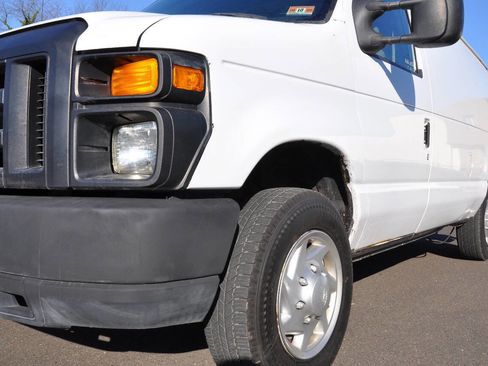 Used 2013 Ford E-250 and Econoline 250 image 2