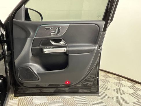 Used 2022 Mercedes-Benz GLB 250 image 24