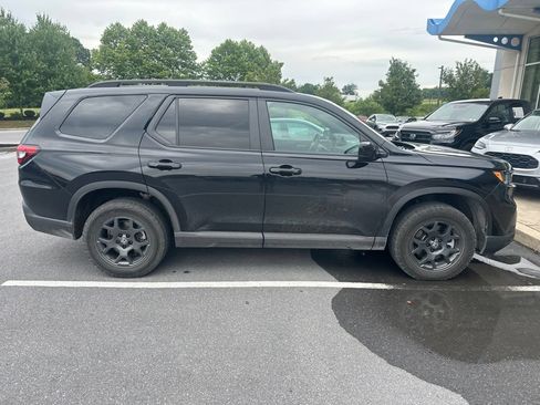 Used 2025 Honda Pilot TrailSport image 5